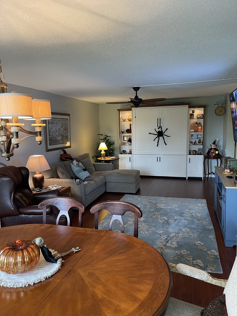 2 S Atrium Way #203, Elmhurst, IL 60126