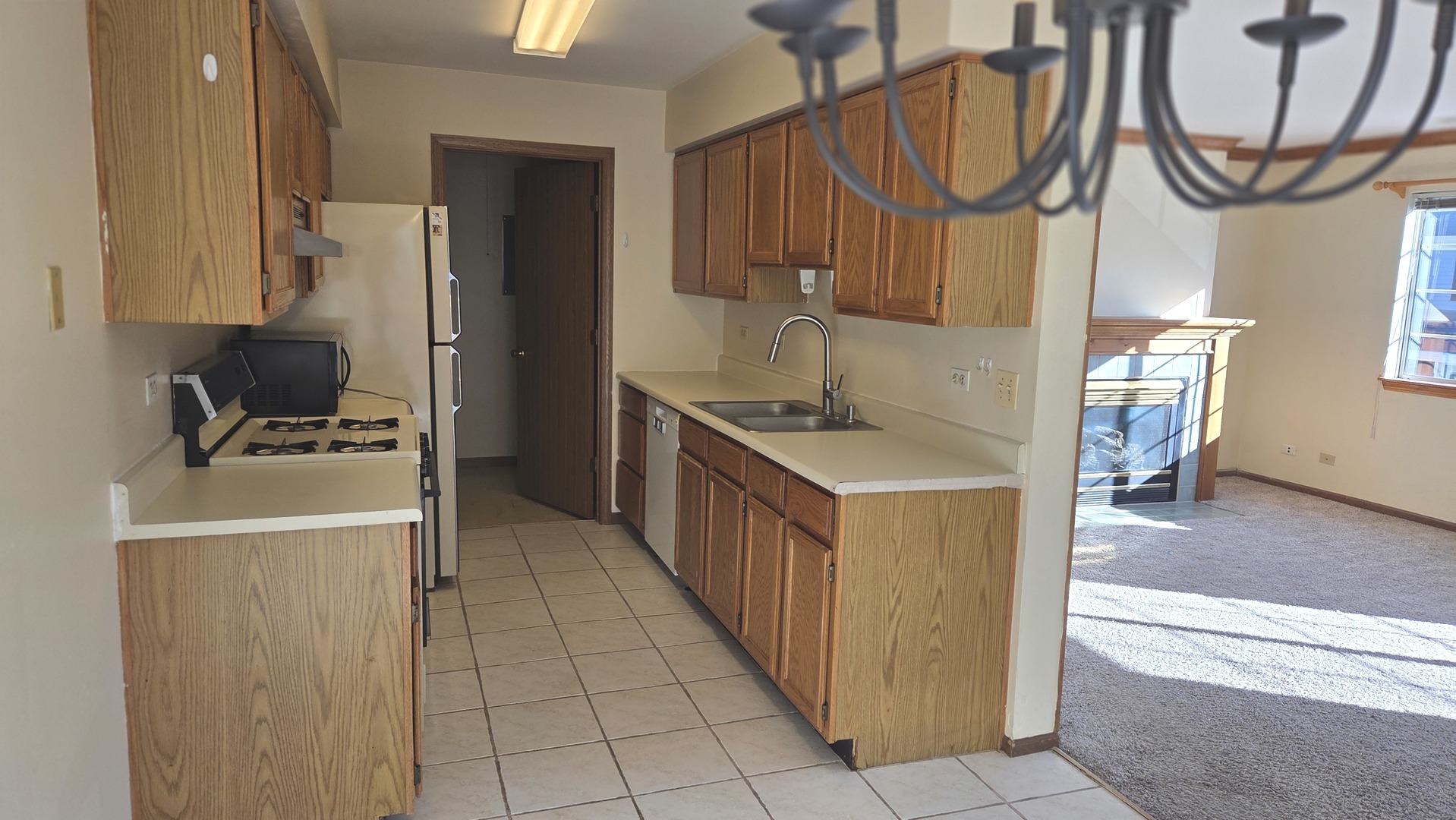 427 Village Creek Drive, Lake In The Hills, IL 60156