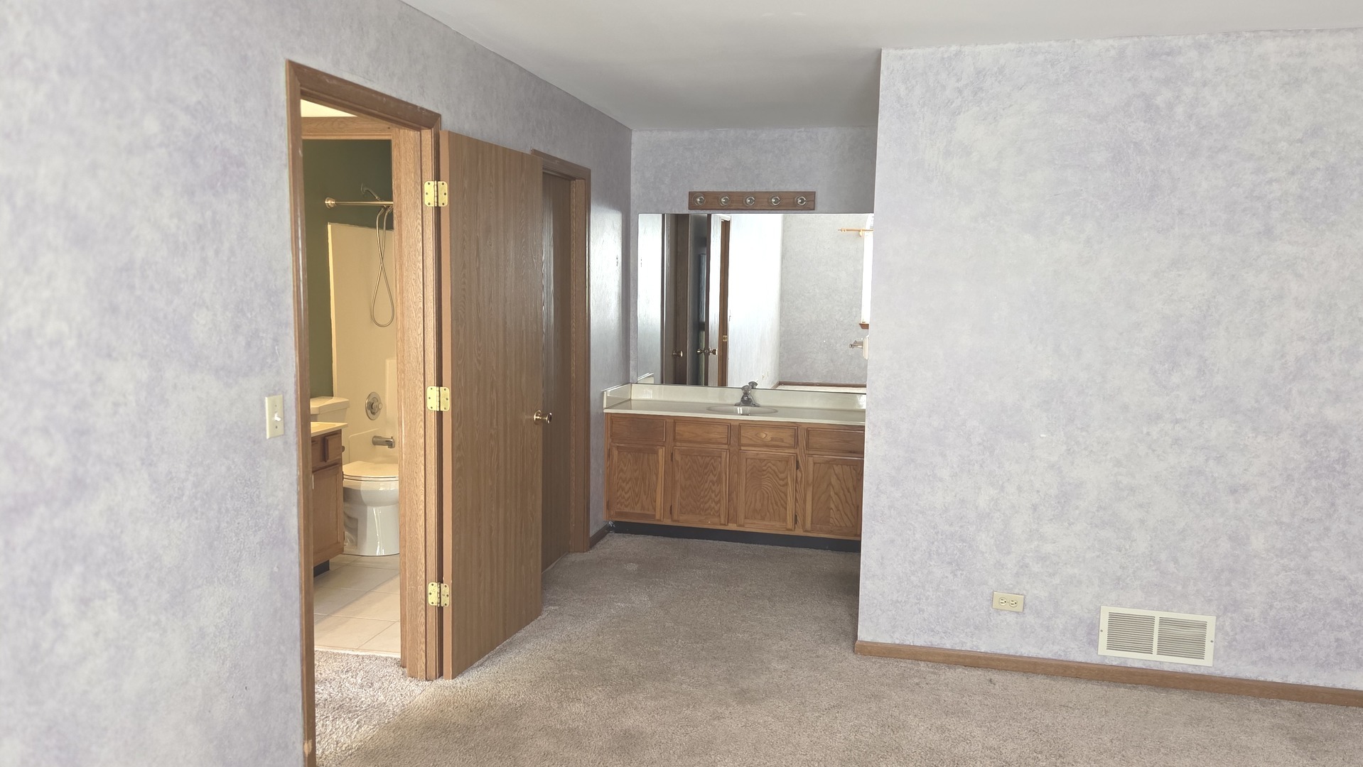 427 Village Creek Drive, Lake In The Hills, IL 60156