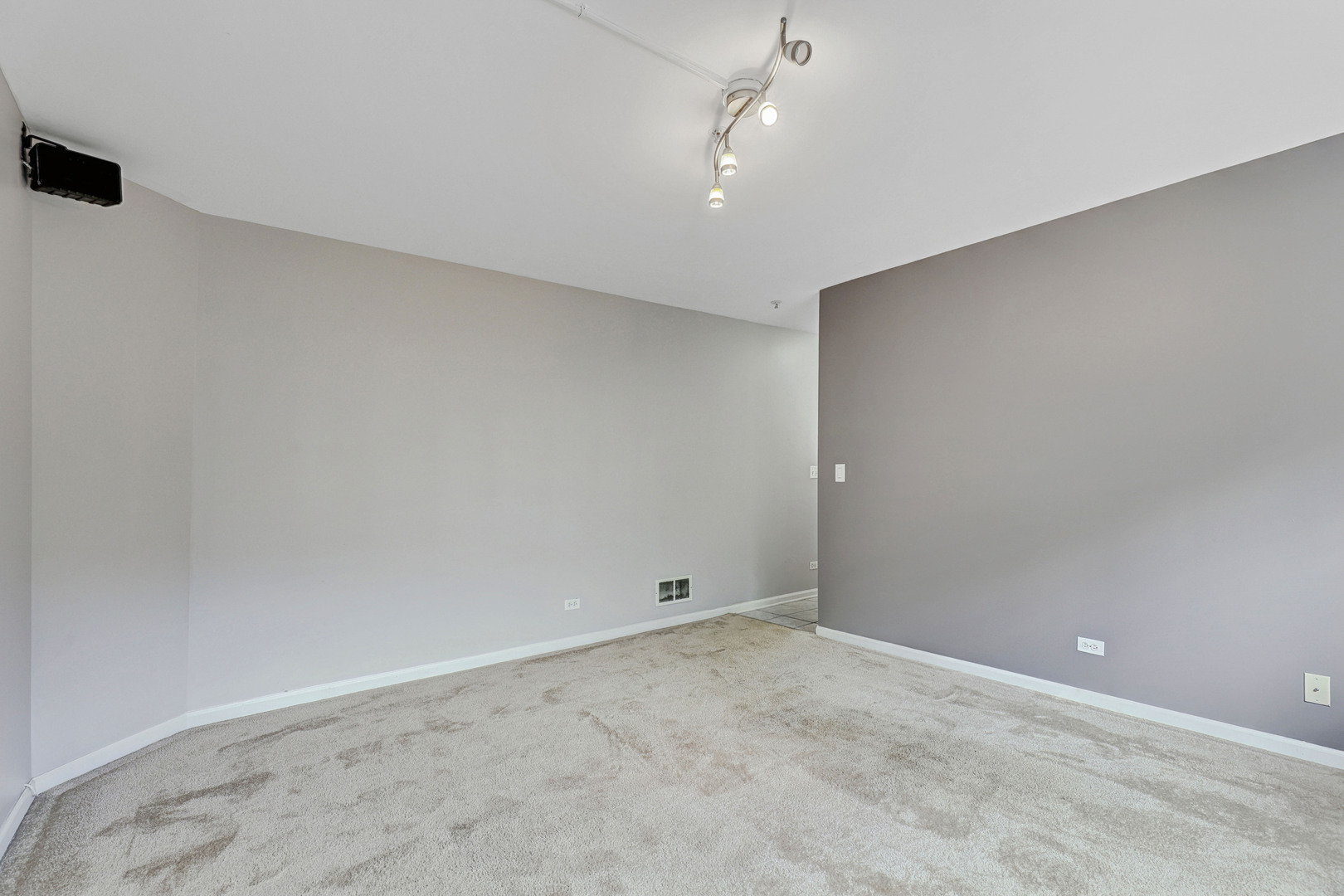 42 Cherbourg Court, Wheeling, IL 60090