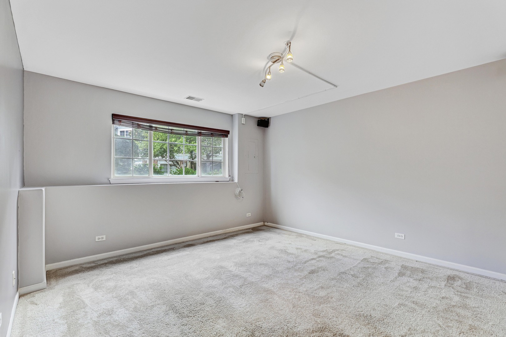 42 Cherbourg Court, Wheeling, IL 60090