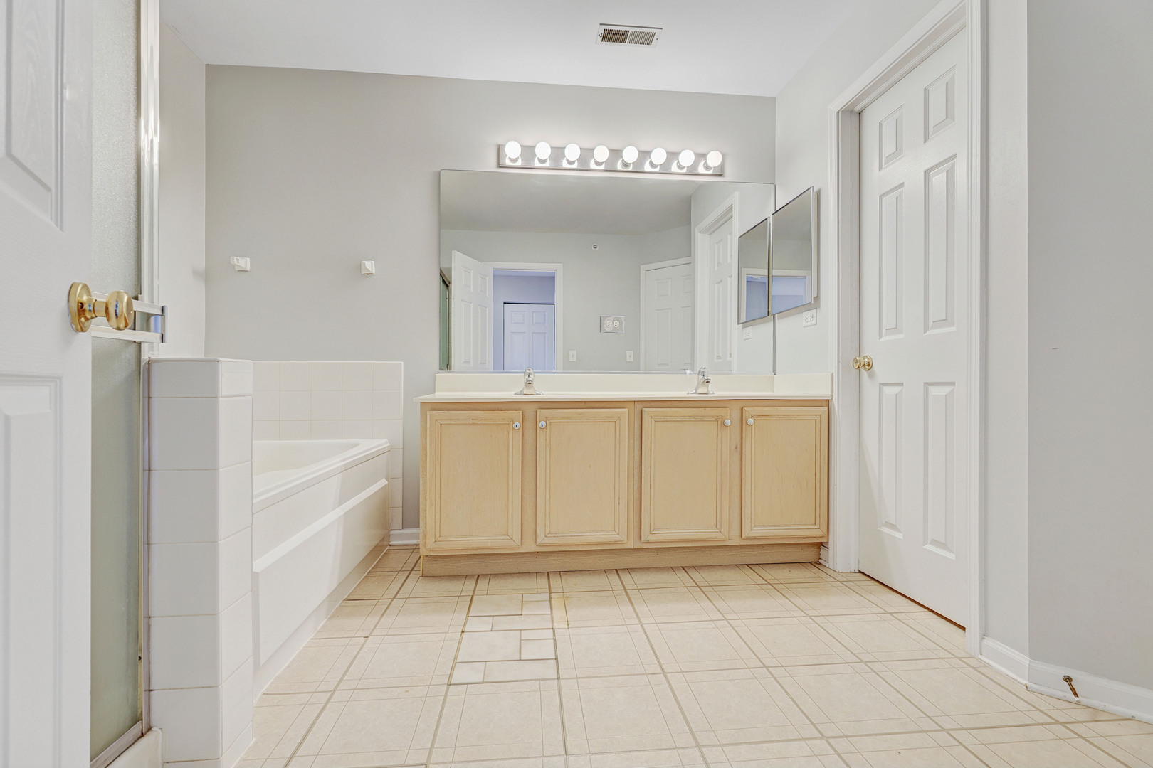 42 Cherbourg Court, Wheeling, IL 60090