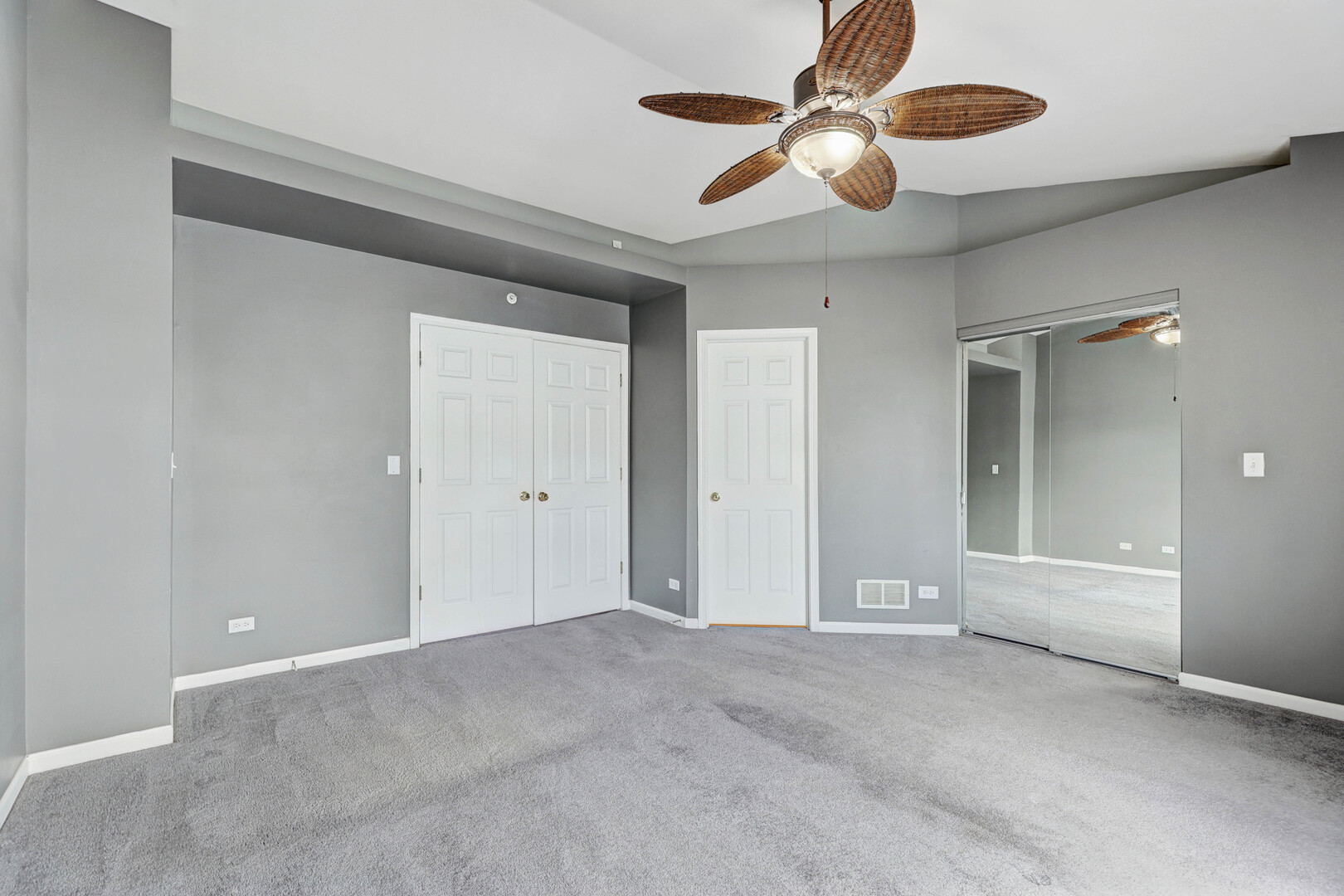 42 Cherbourg Court, Wheeling, IL 60090