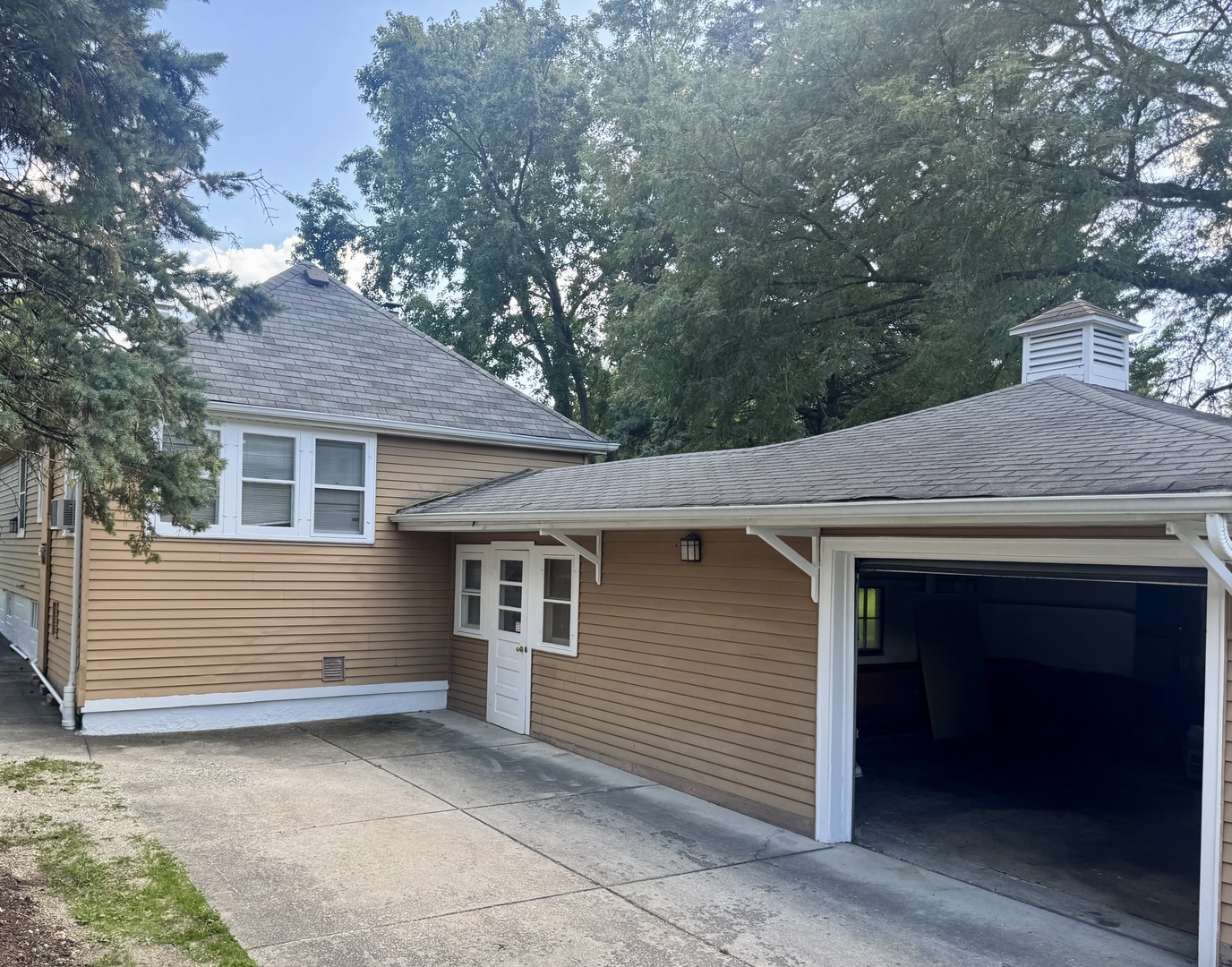 2414 Maple Avenue, Downers Grove, IL 60515