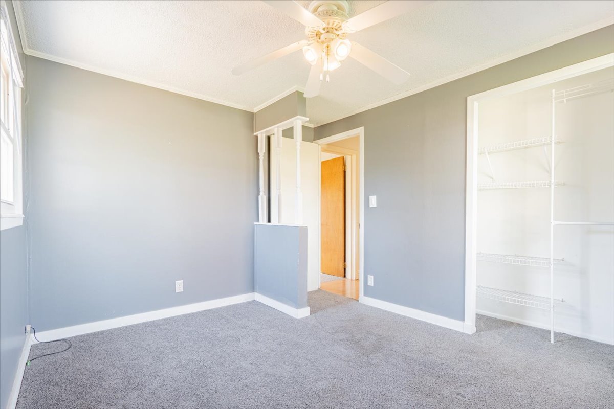 706 W Wall Street, Lexington, IL 61753