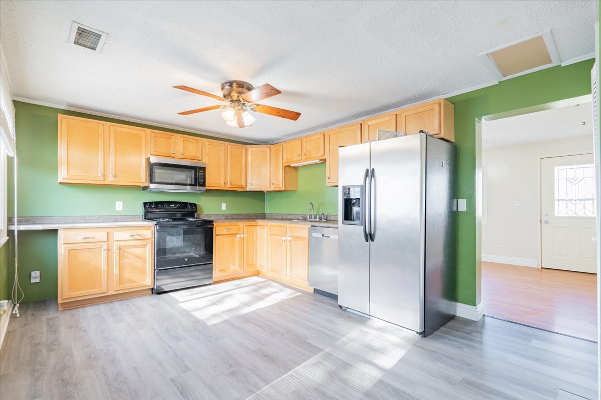 706 W Wall Street, Lexington, IL 61753