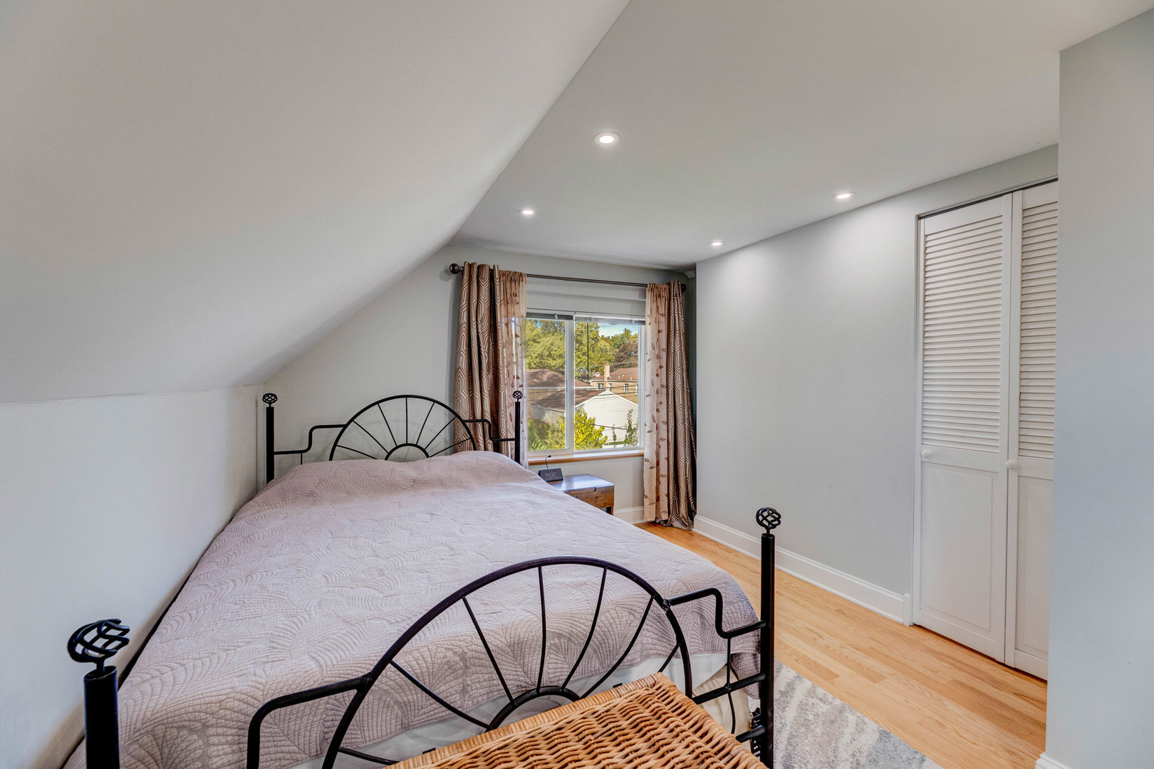 2720 W 97th Street, Evergreen Park, IL 60805