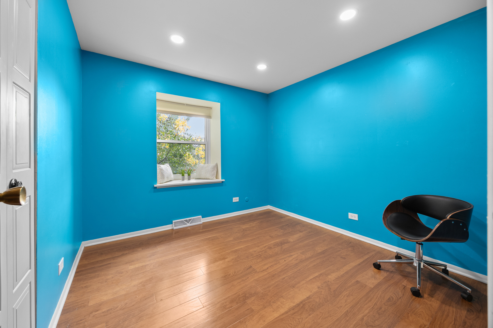 1567 California Street, Elk Grove Village, IL 60007