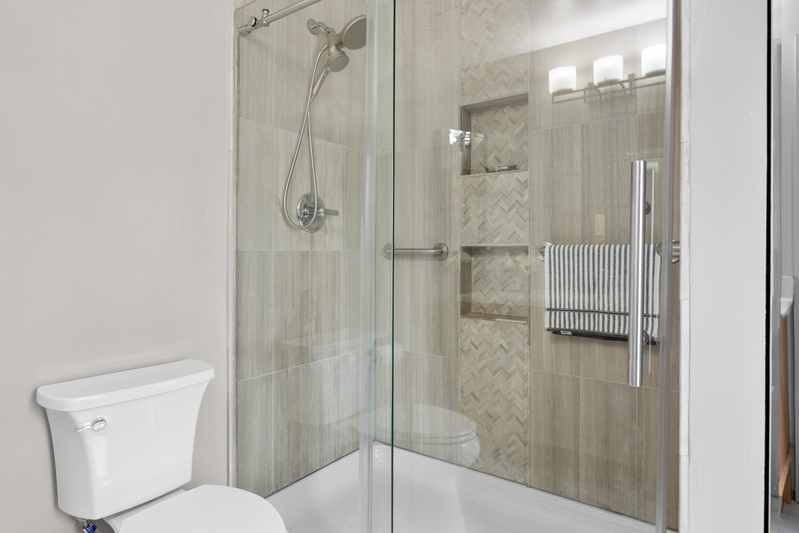 1567 California Street, Elk Grove Village, IL 60007