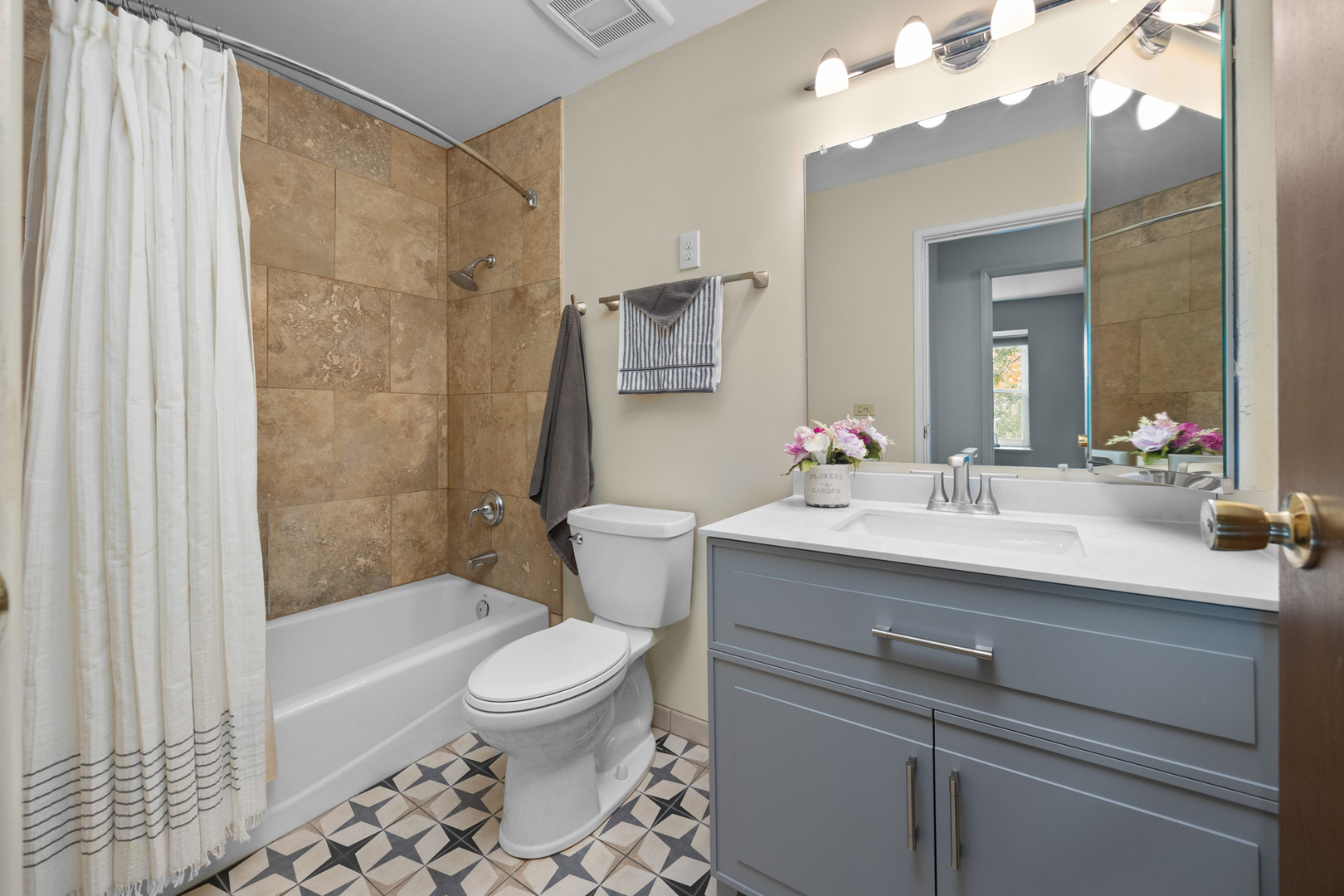 1567 California Street, Elk Grove Village, IL 60007