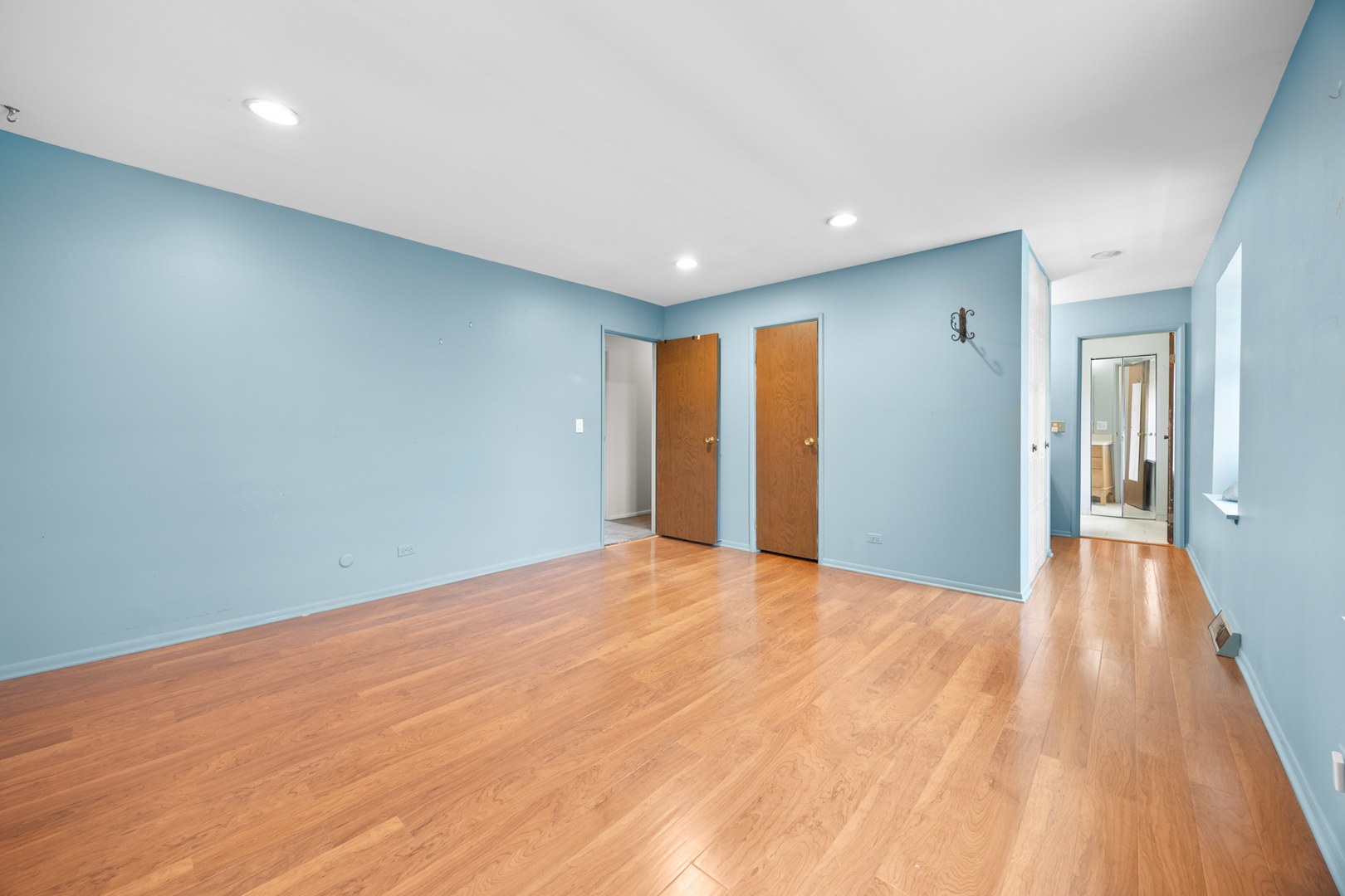 1567 California Street, Elk Grove Village, IL 60007