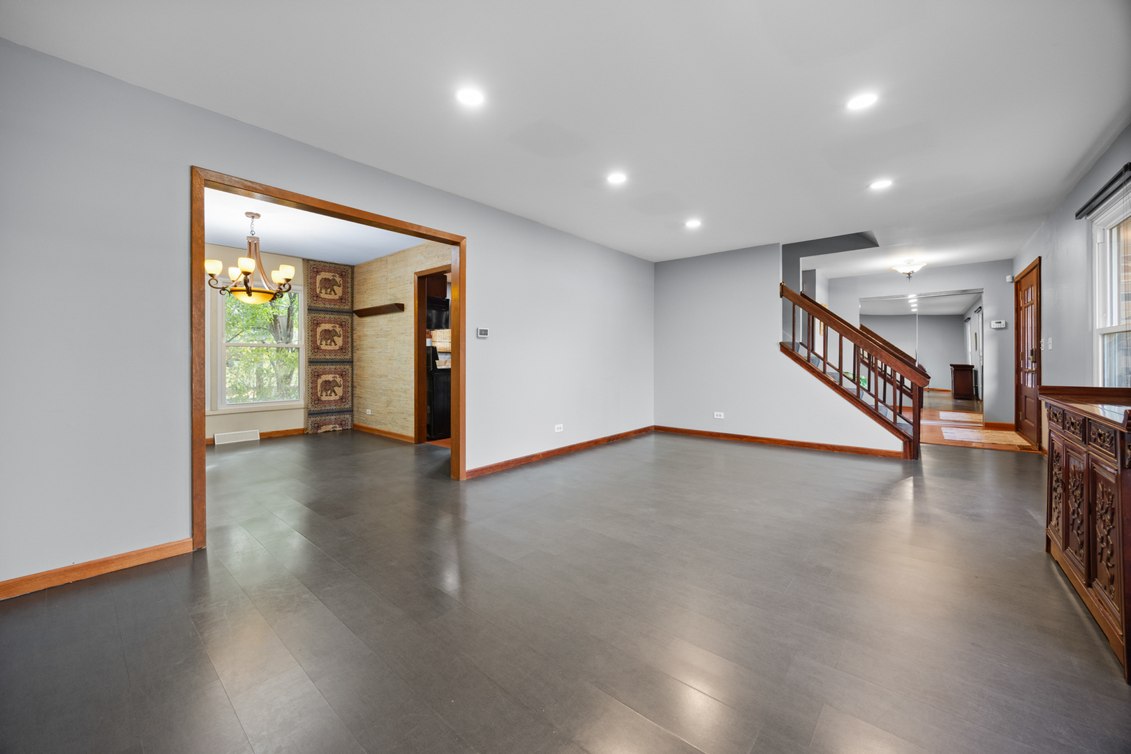 1567 California Street, Elk Grove Village, IL 60007