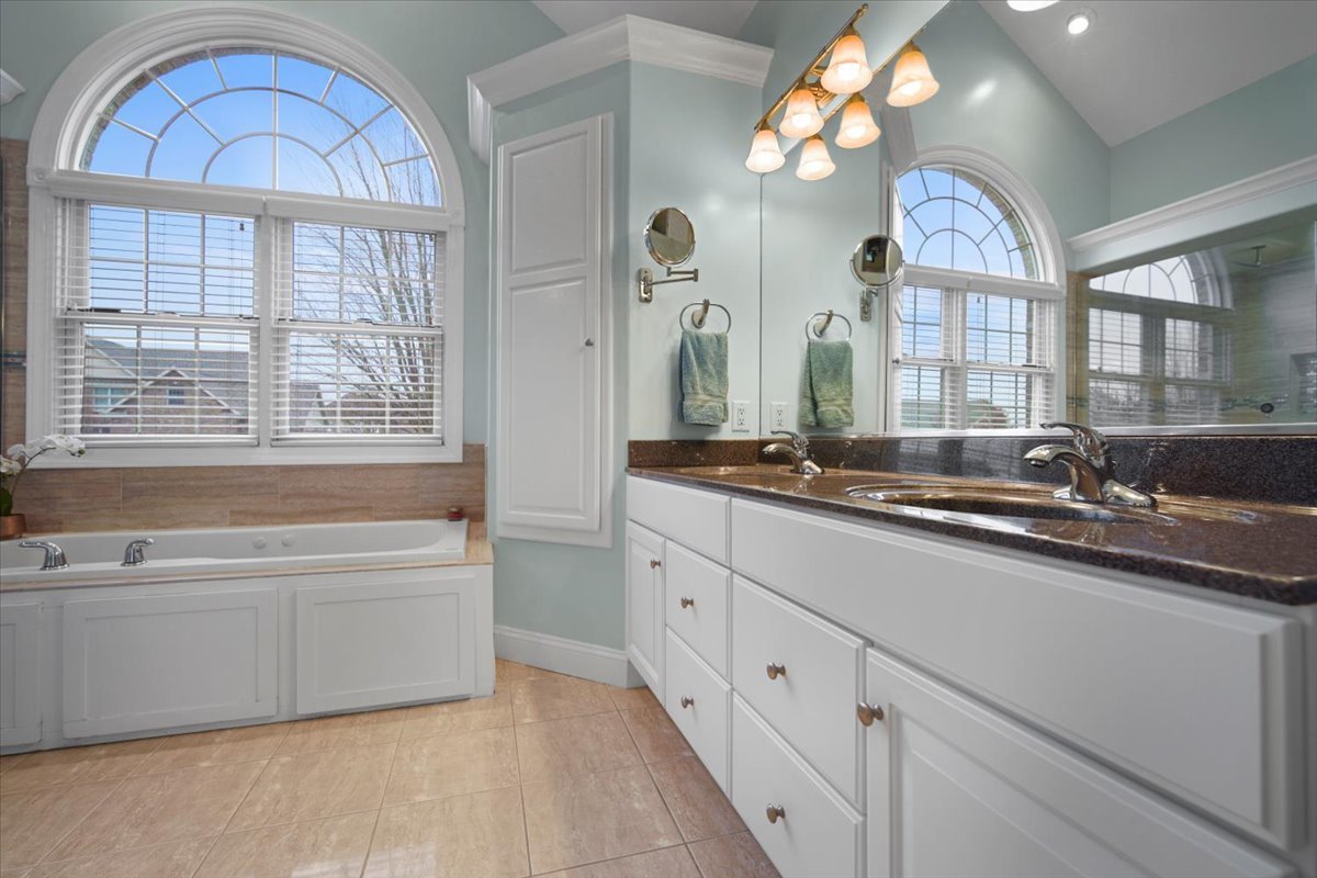 2007 Withers Lane, Bloomington, IL 61704