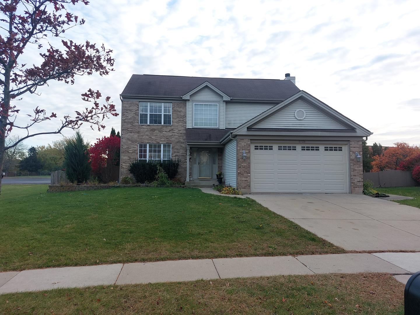 5728 BREEZELAND Road, Carpentersville, IL 60110