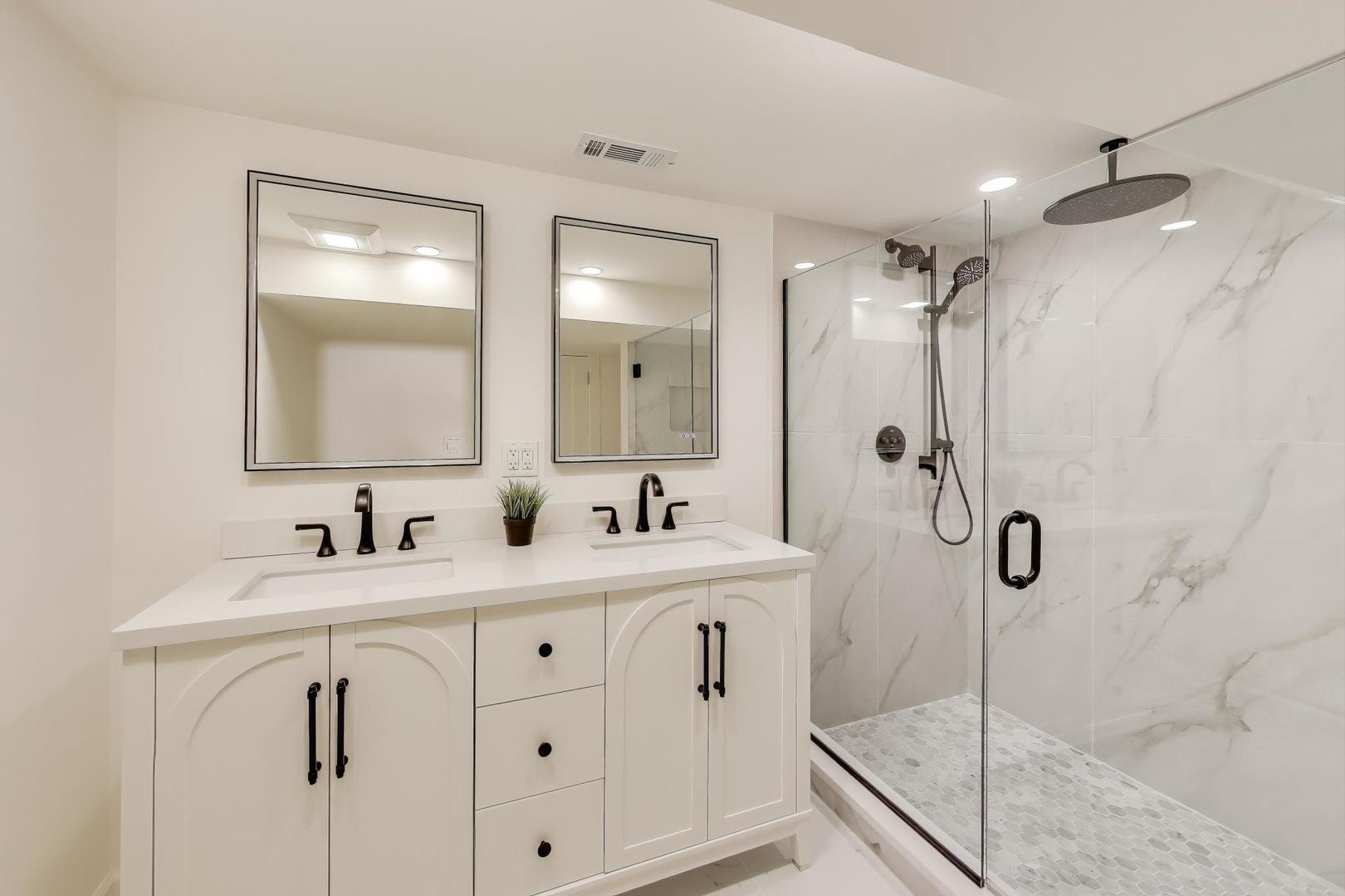 656 Jon Lane, Des Plaines, IL 60016