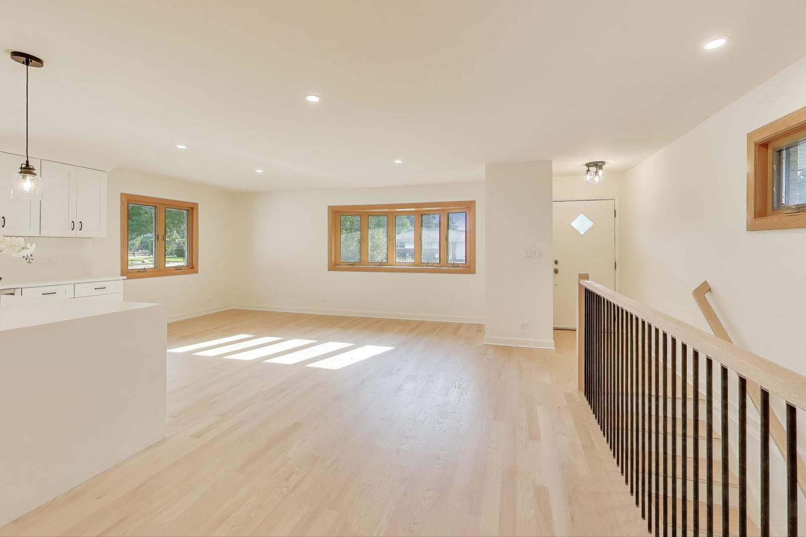 656 Jon Lane, Des Plaines, IL 60016