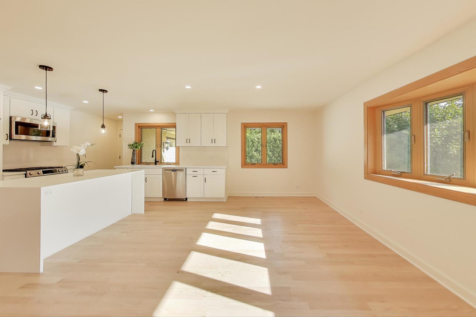 656 Jon Lane, Des Plaines, IL 60016