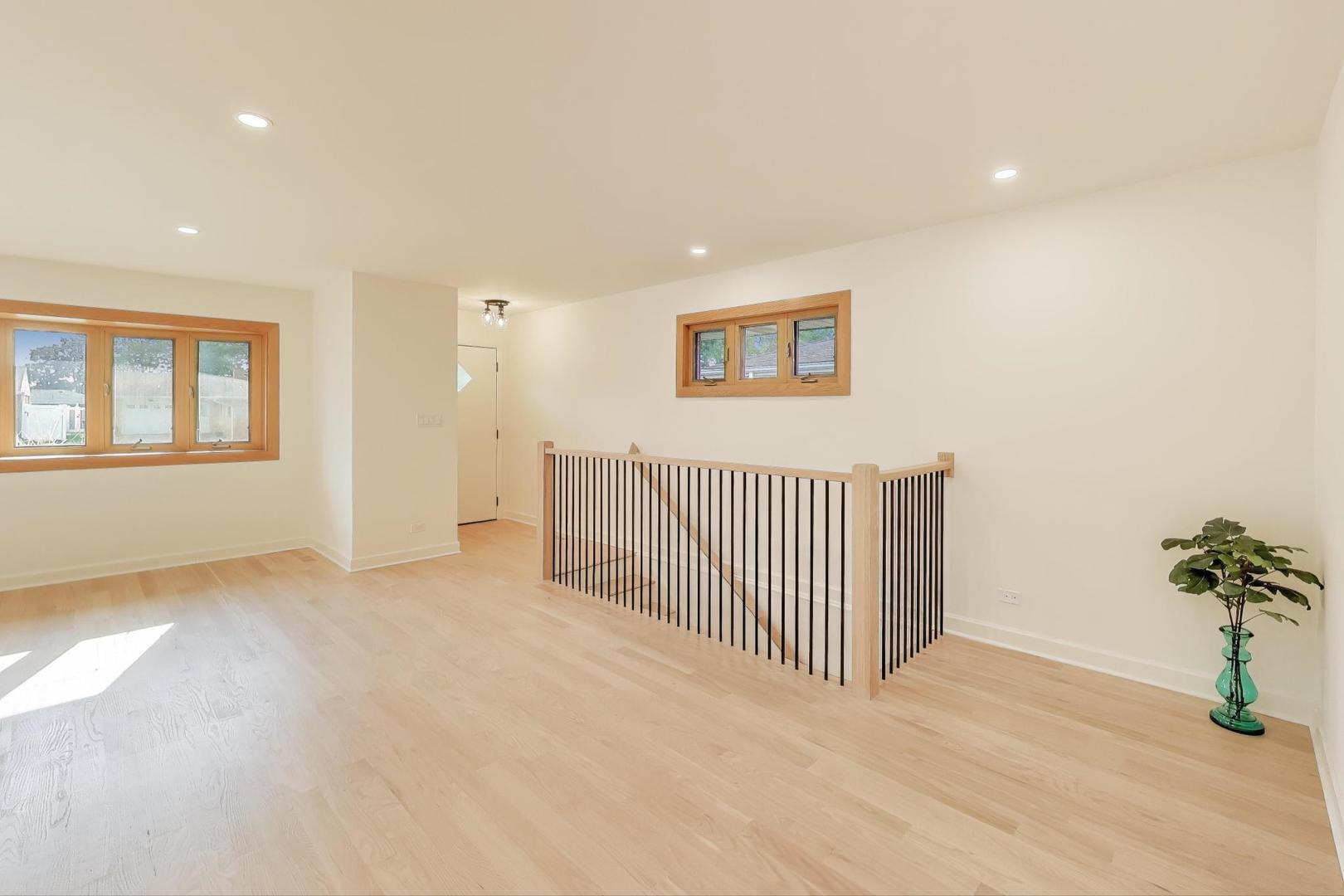 656 Jon Lane, Des Plaines, IL 60016