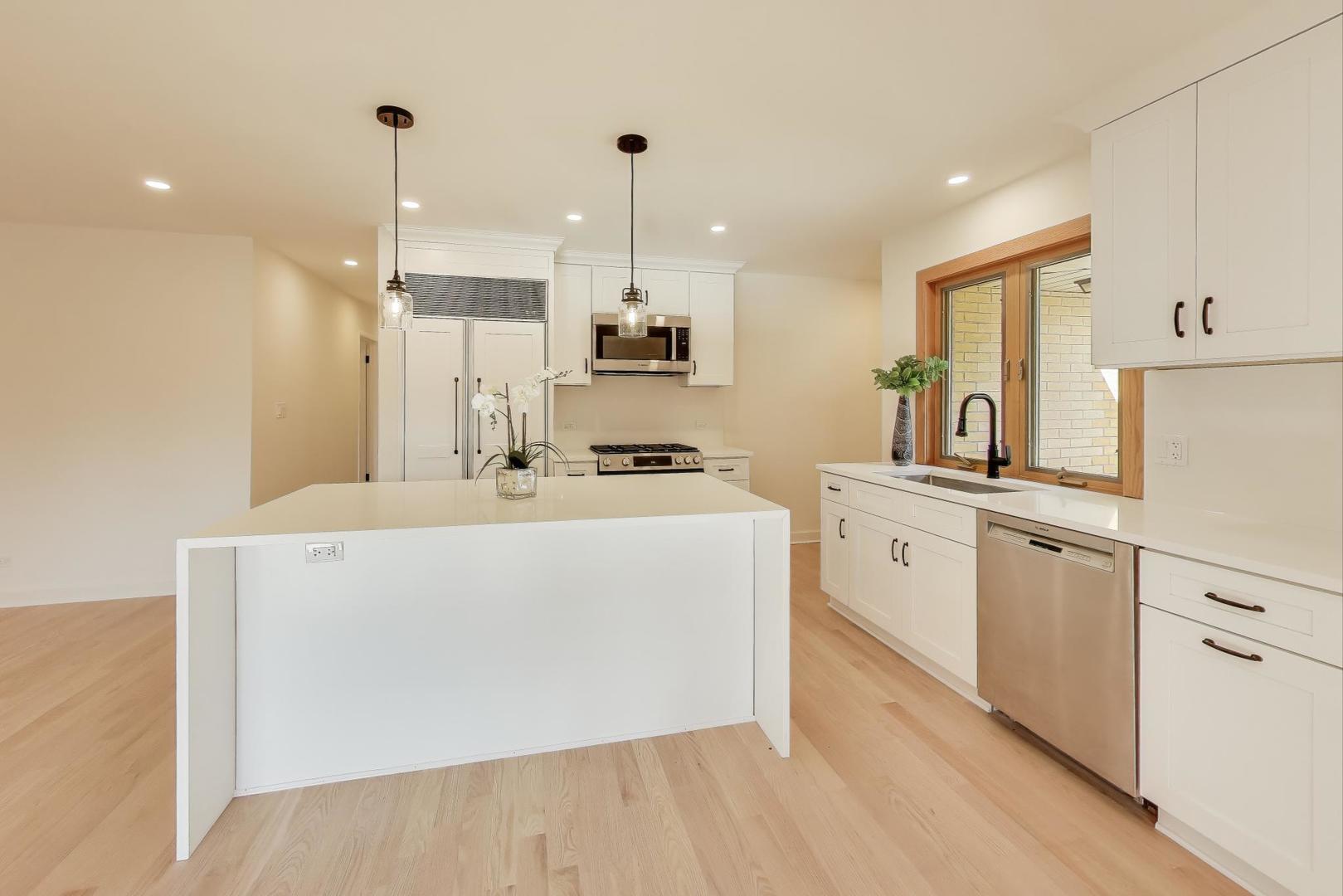 656 Jon Lane, Des Plaines, IL 60016