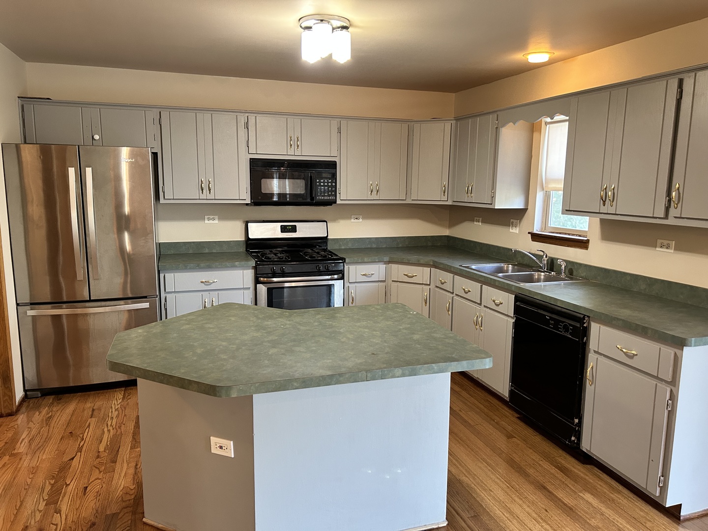 2104 Olde Mill Road, Plainfield, IL 60586