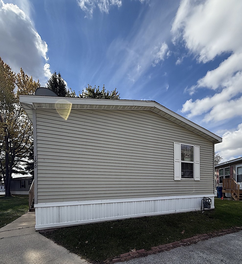 186 Carriage Lane, Sauk Village, IL 60411
