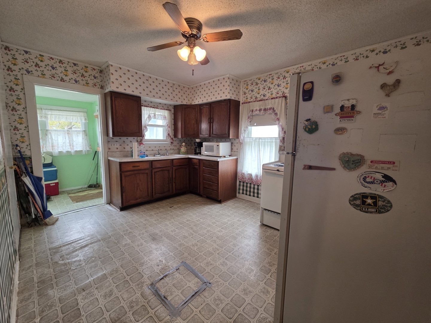 205 Leonard Avenue, Jerseyville, IL 62052