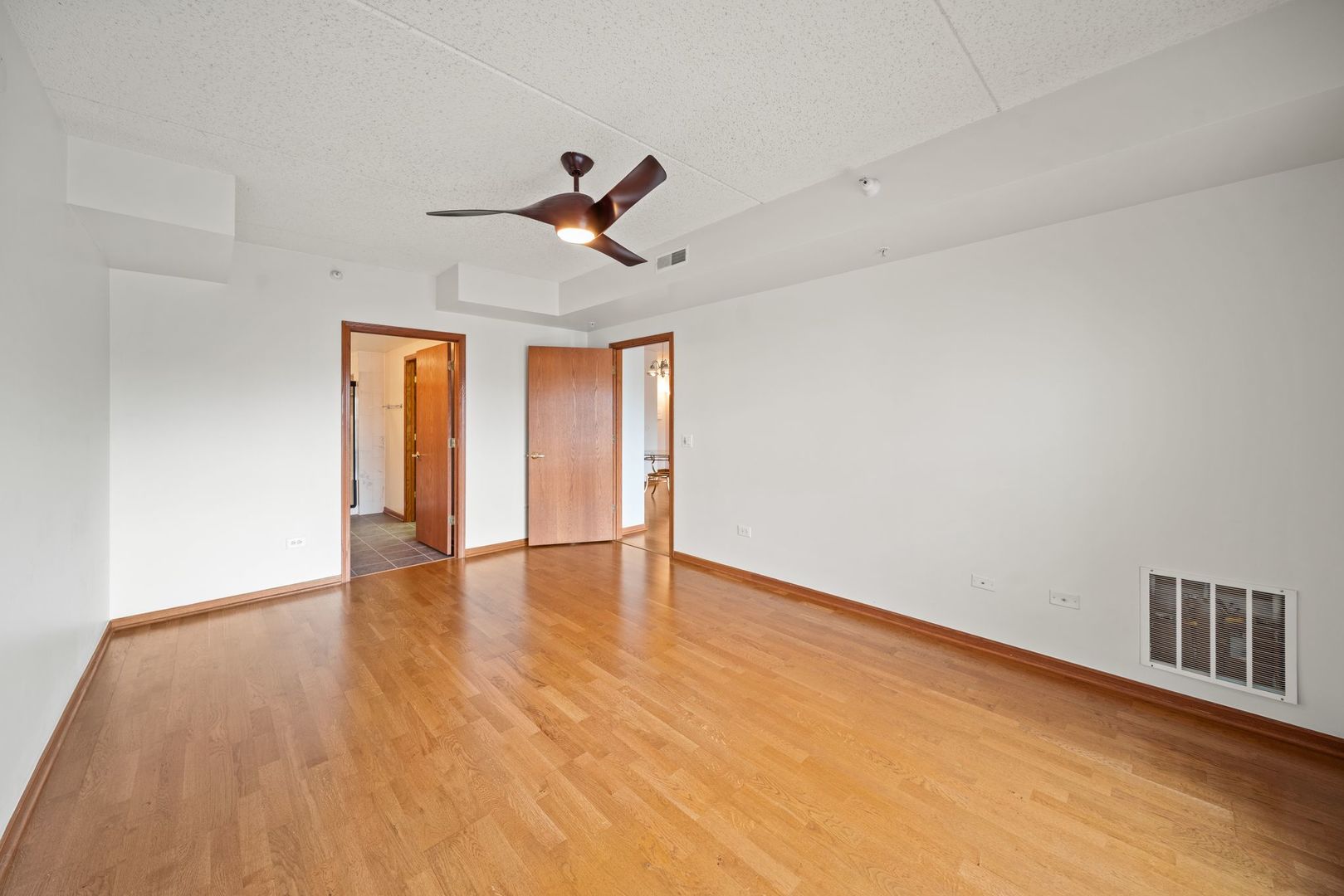 601 W Rand Road #207, Arlington Heights, IL 60004