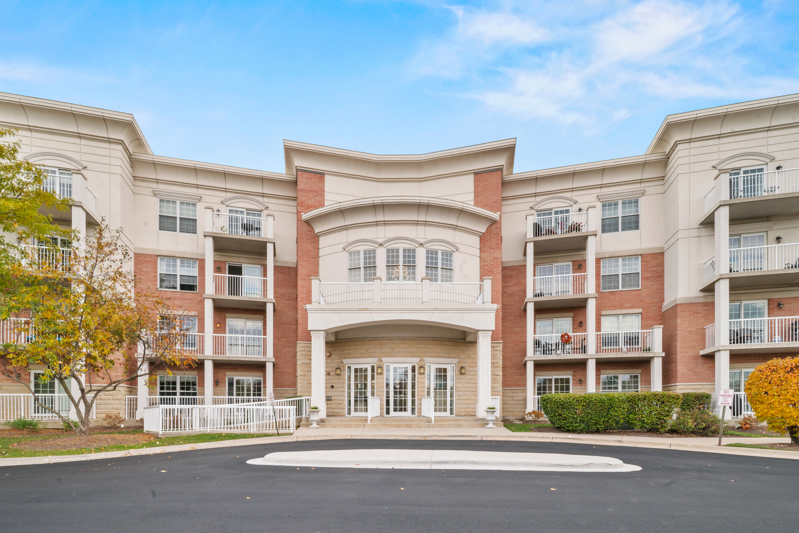 601 W Rand Road #207, Arlington Heights, IL 60004