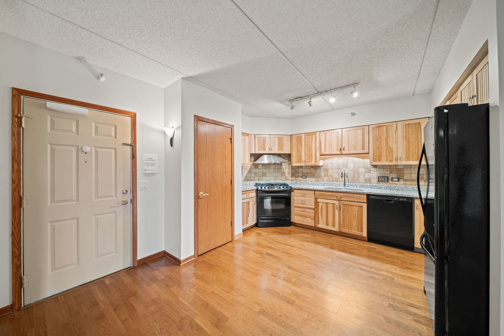 601 W Rand Road #207, Arlington Heights, IL 60004