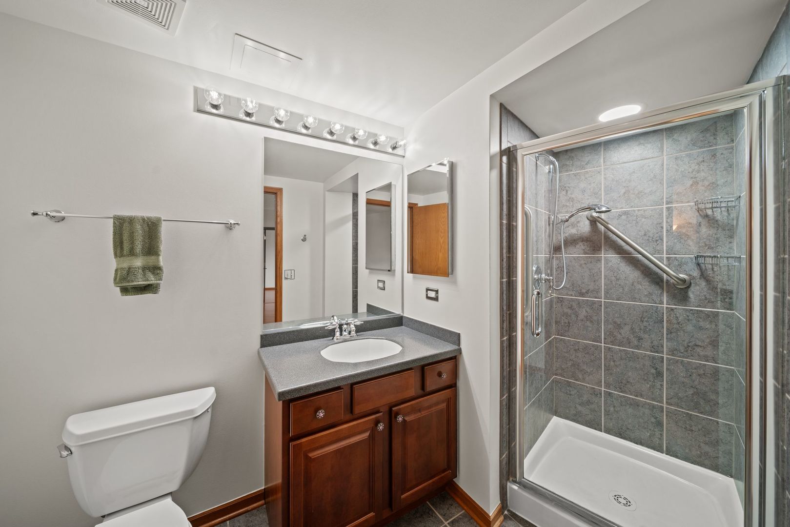 601 W Rand Road #207, Arlington Heights, IL 60004