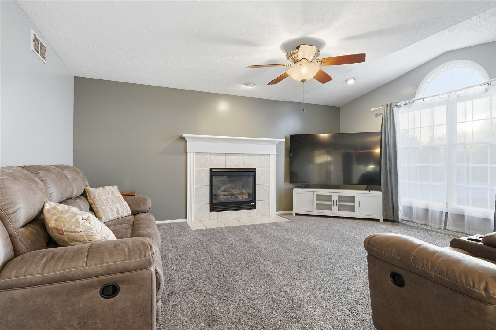 1305 Cashel Drive, Bloomington, IL 61704