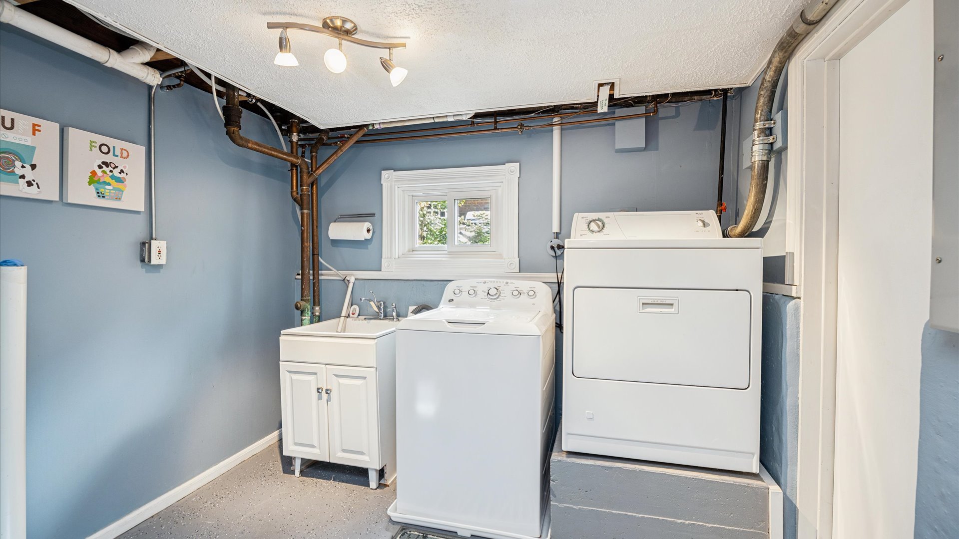 66 Dover Avenue, La Grange, IL 60525