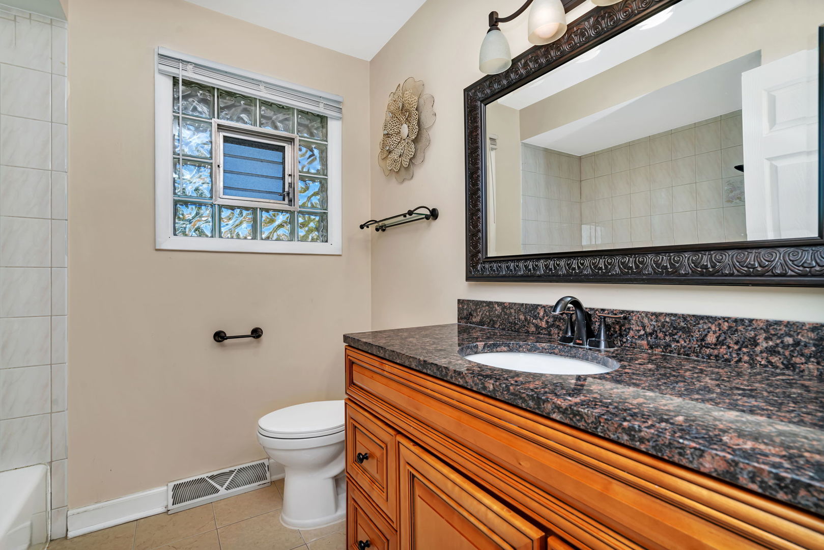 8142 W 90th Street, Hickory Hills, IL 60457