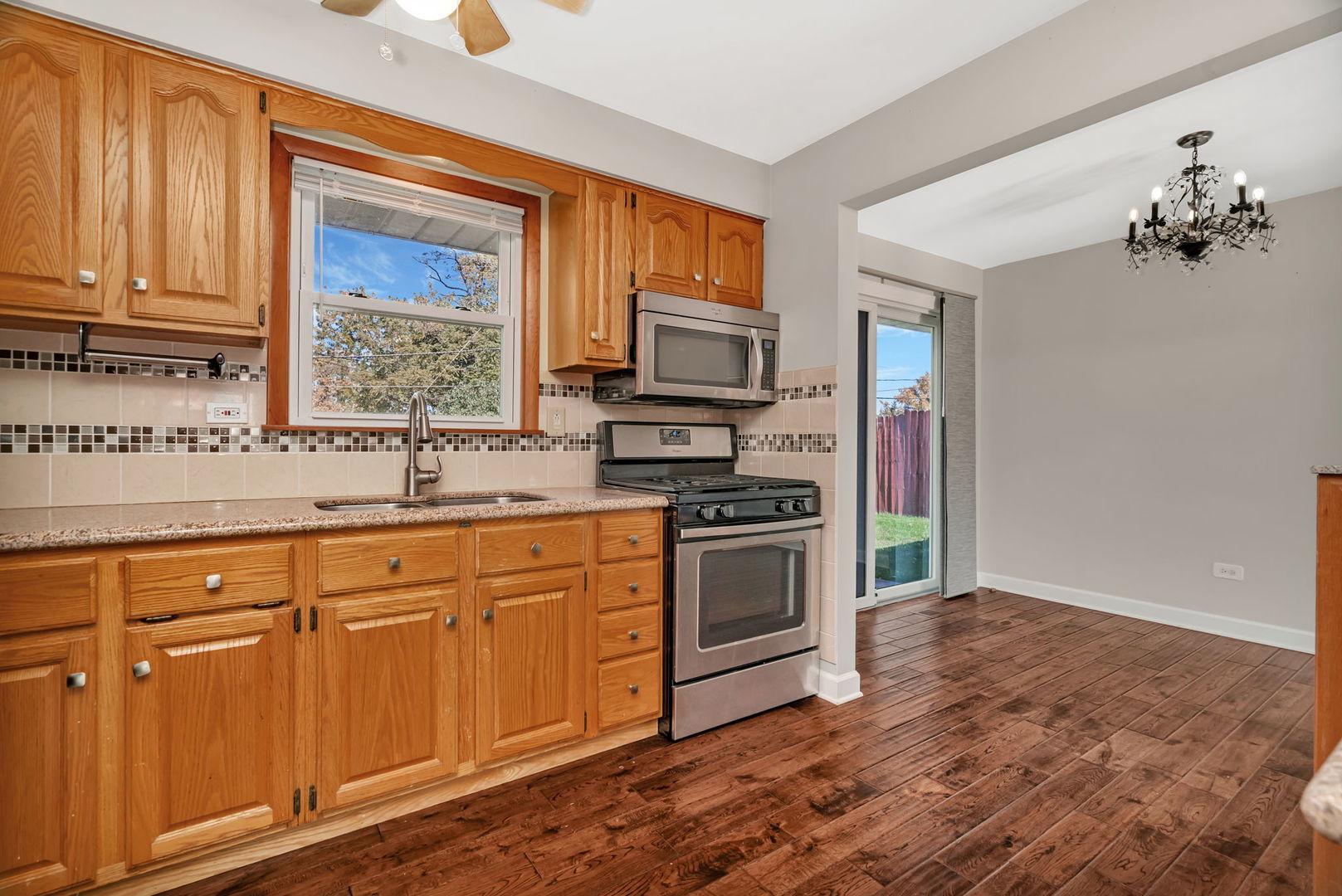 8142 W 90th Street, Hickory Hills, IL 60457