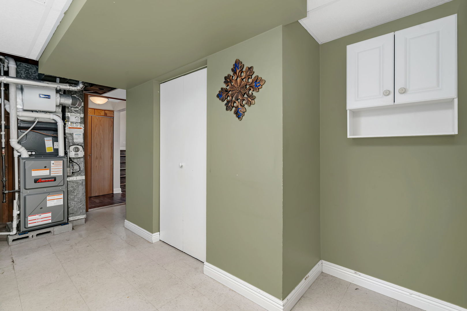 8142 W 90th Street, Hickory Hills, IL 60457