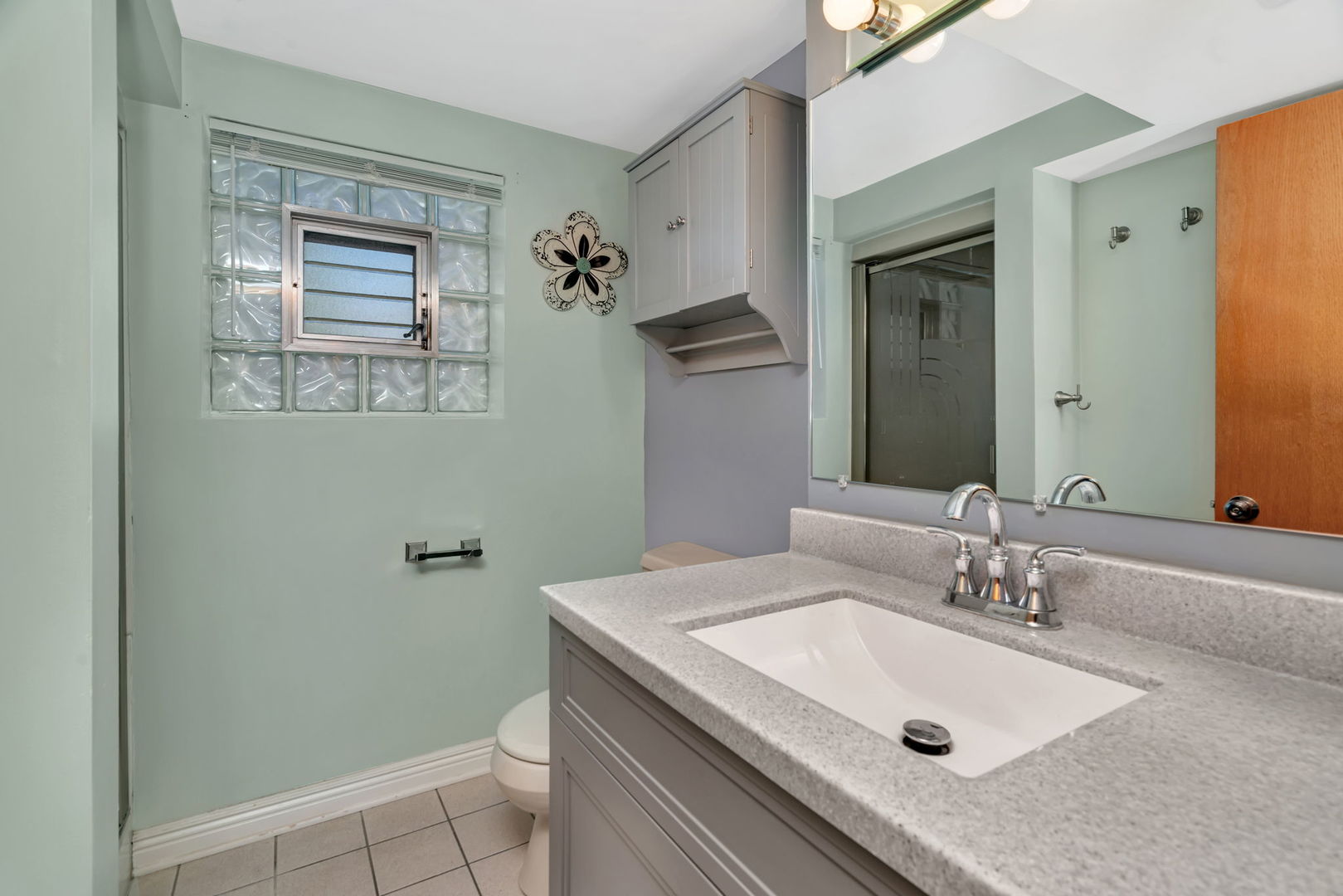 8142 W 90th Street, Hickory Hills, IL 60457