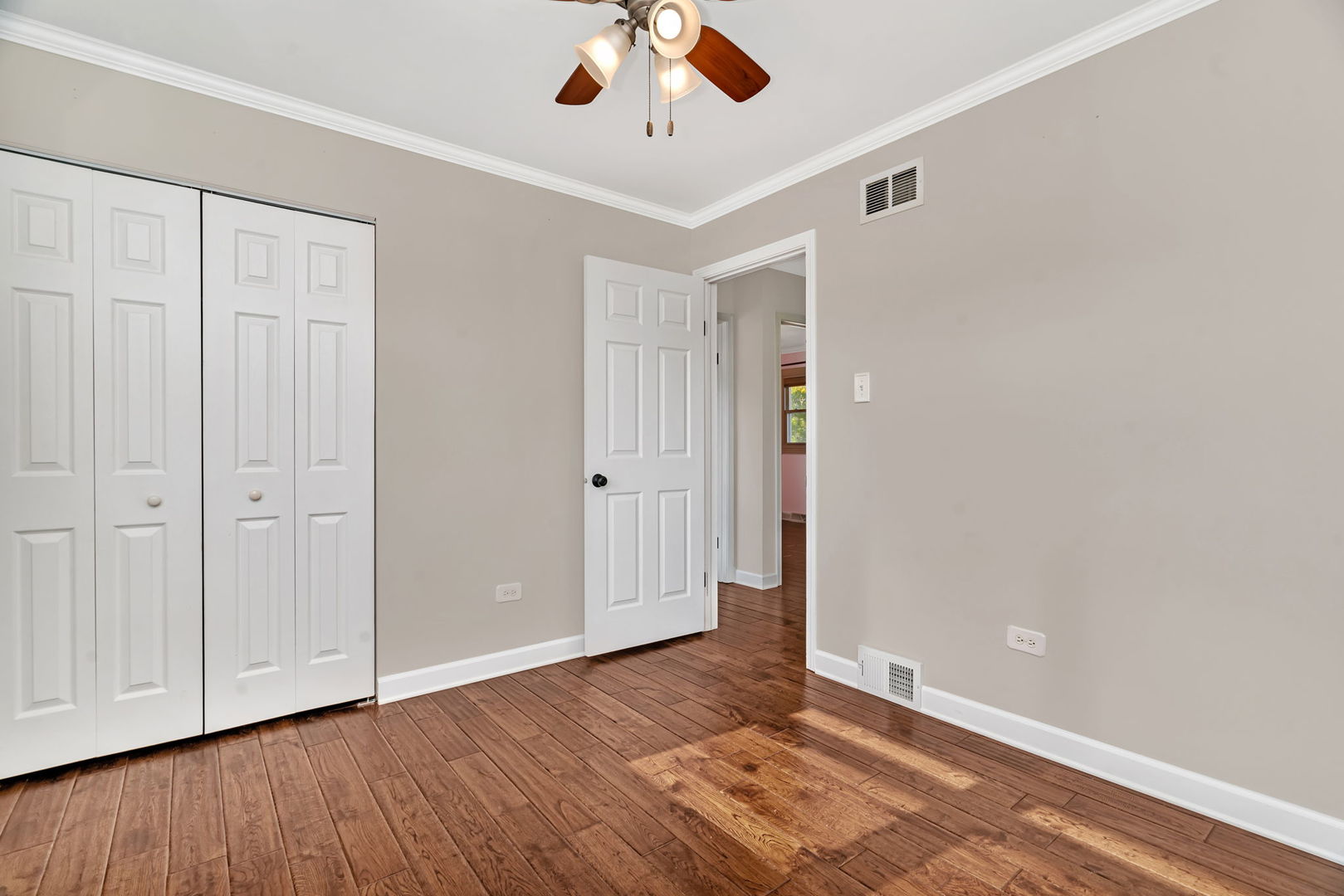 8142 W 90th Street, Hickory Hills, IL 60457