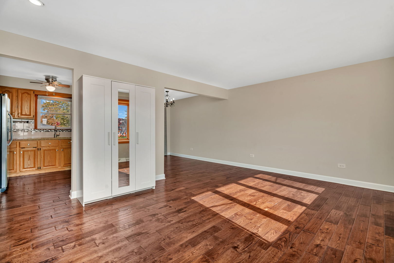 8142 W 90th Street, Hickory Hills, IL 60457