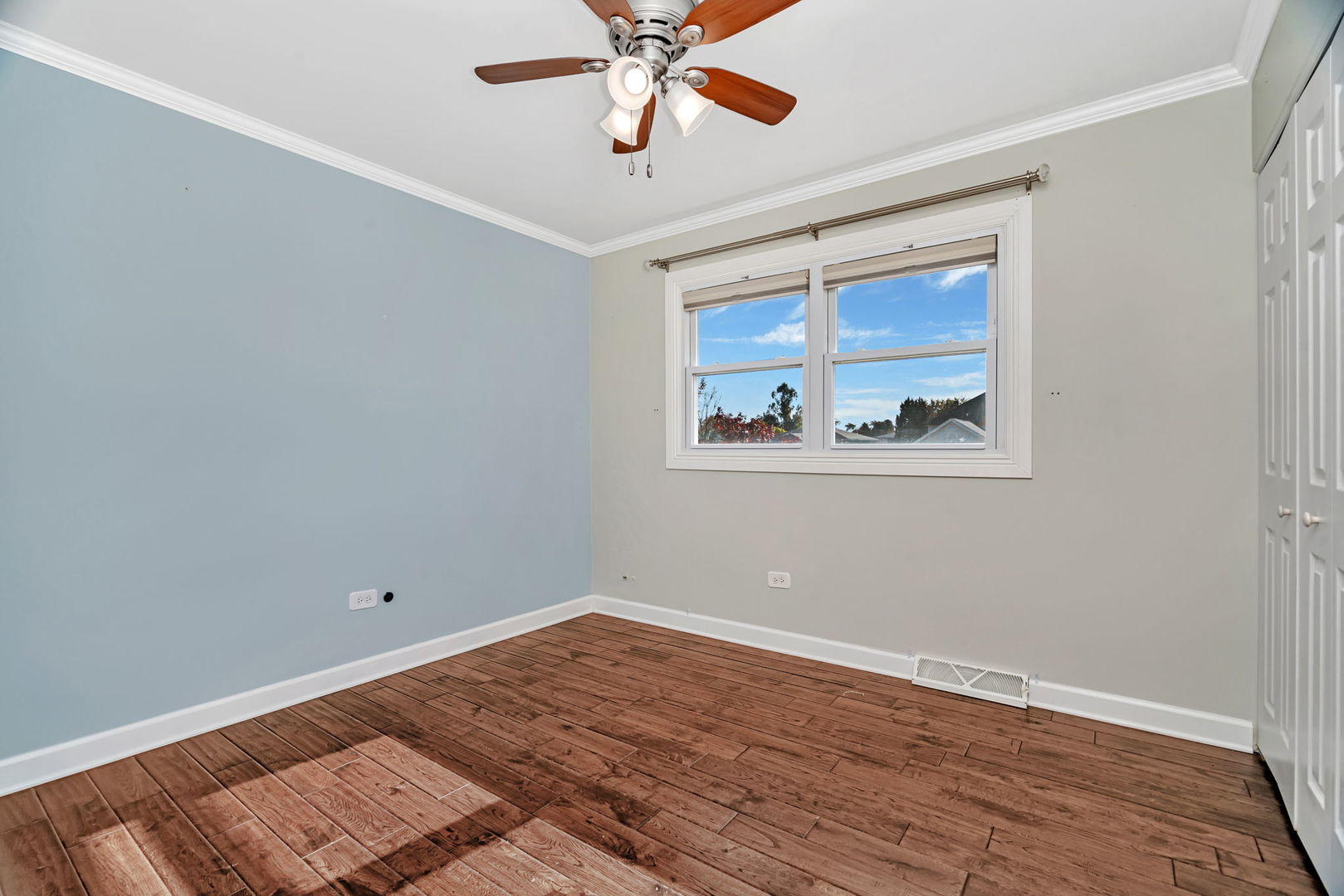 8142 W 90th Street, Hickory Hills, IL 60457