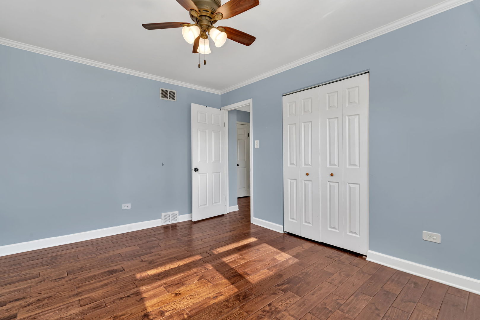 8142 W 90th Street, Hickory Hills, IL 60457