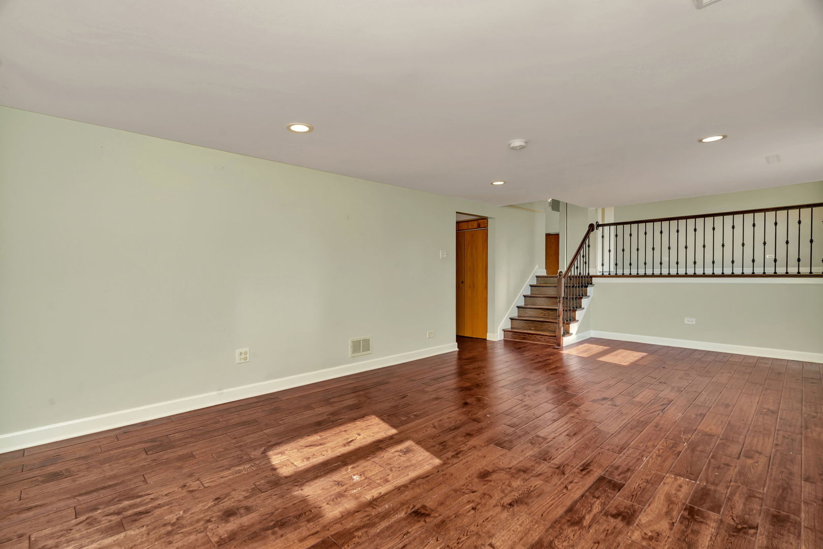 8142 W 90th Street, Hickory Hills, IL 60457