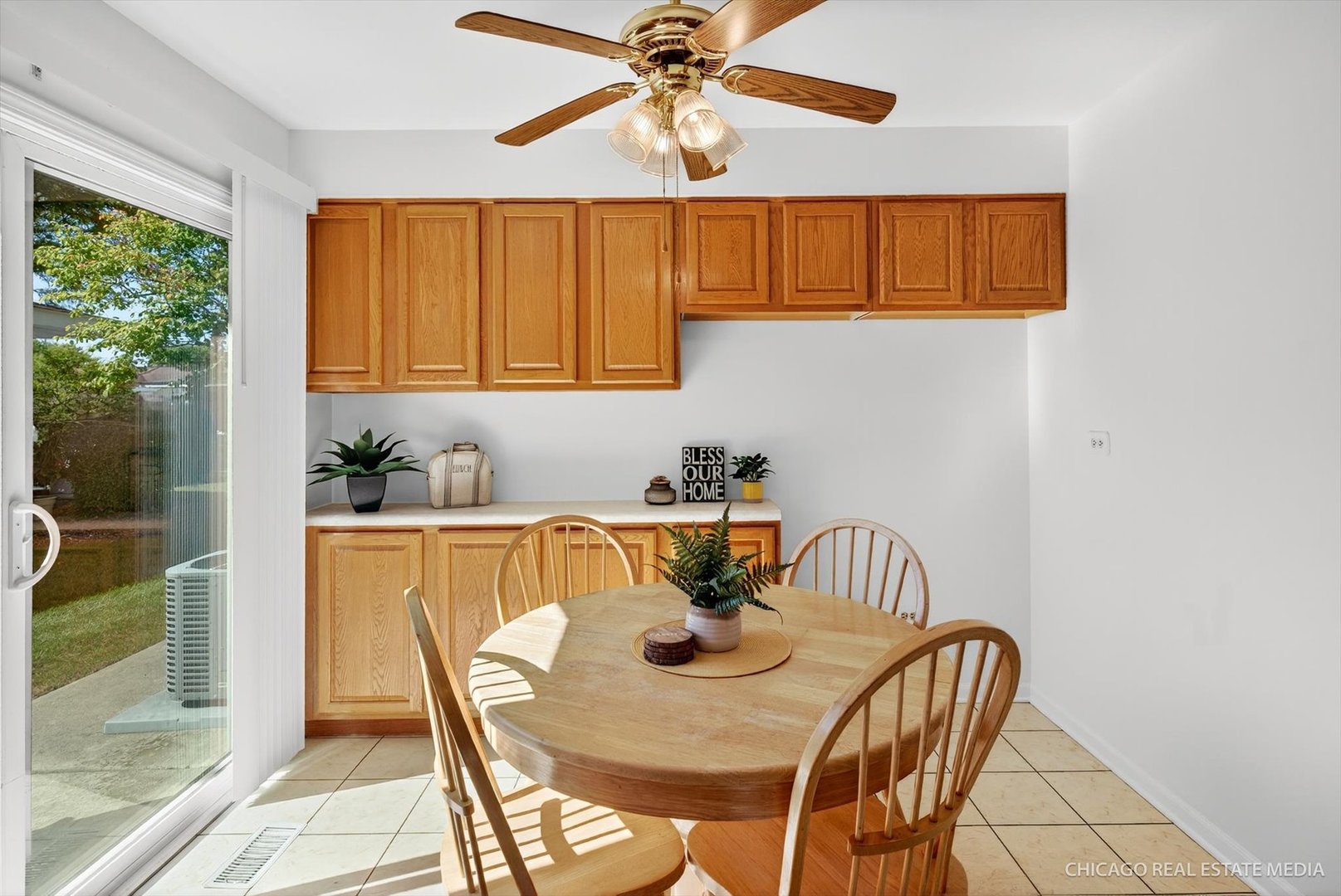 1069 Mohegan Lane, Schaumburg, IL 60193