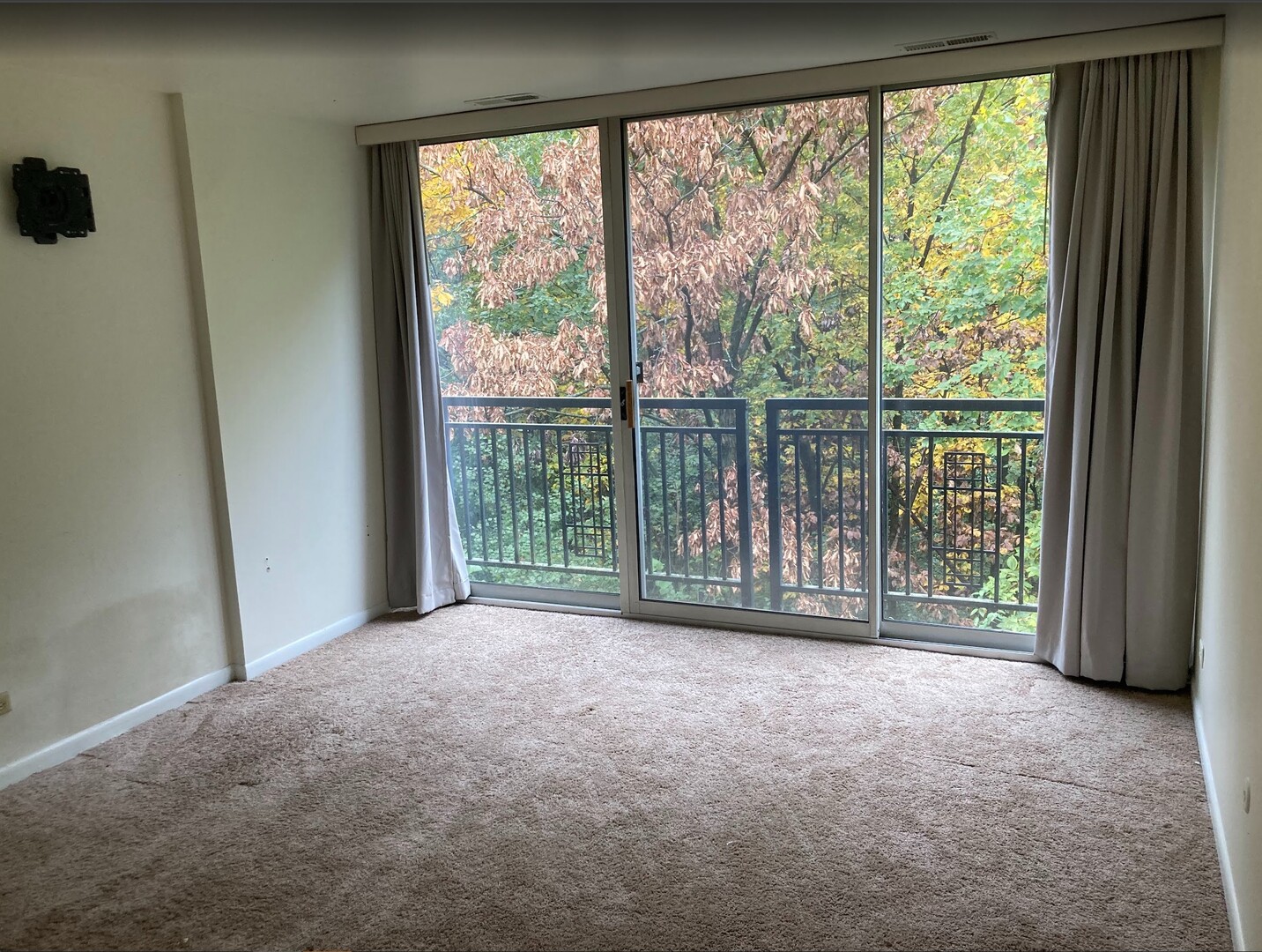 1811 Four Lakes Avenue #4E, Lisle, IL 60532