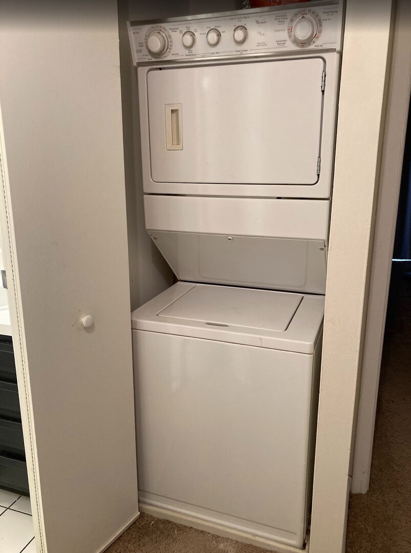 1811 Four Lakes Avenue #4E, Lisle, IL 60532