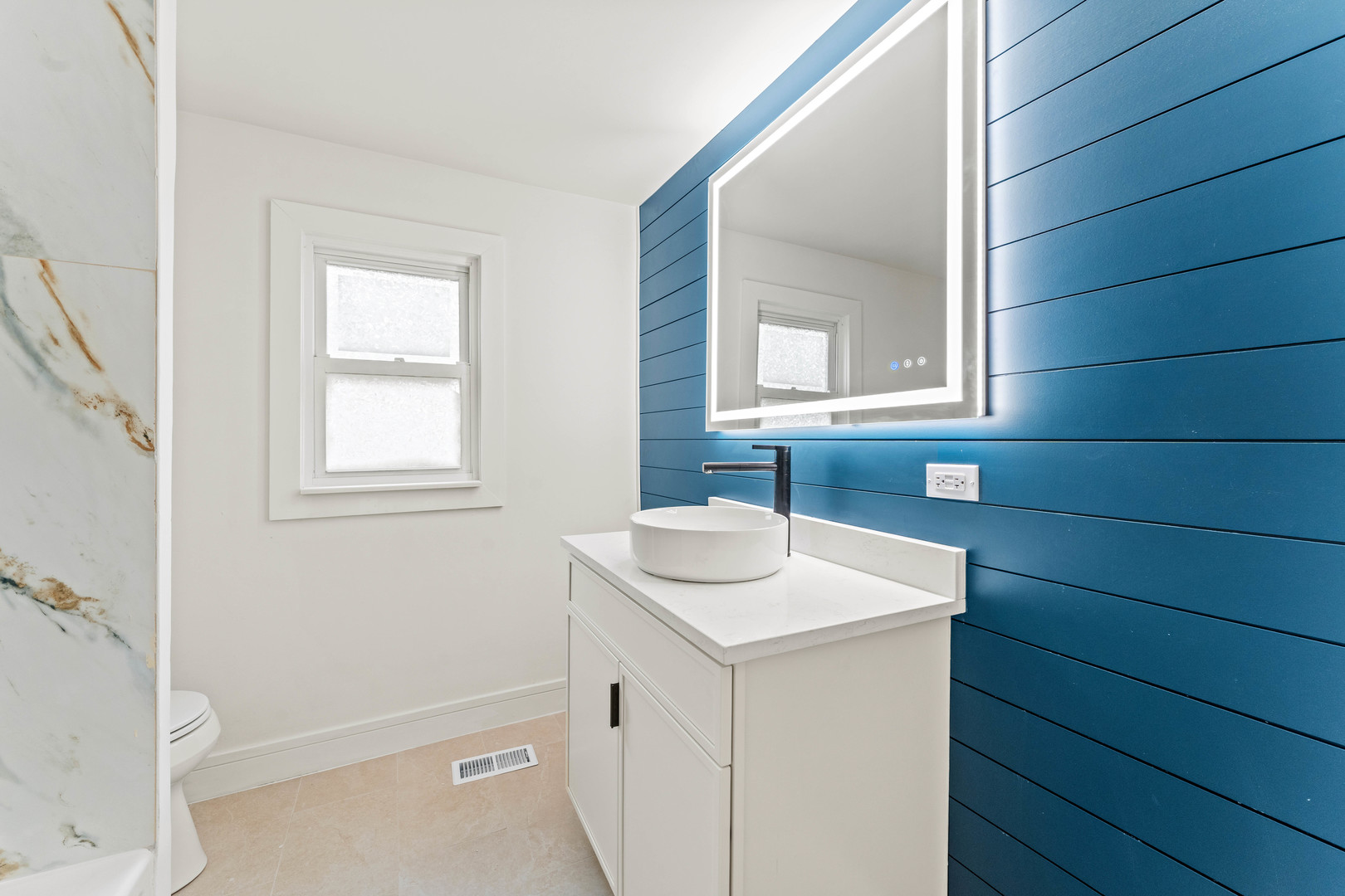 18241 Ridgewood Avenue, Lansing, IL 60438