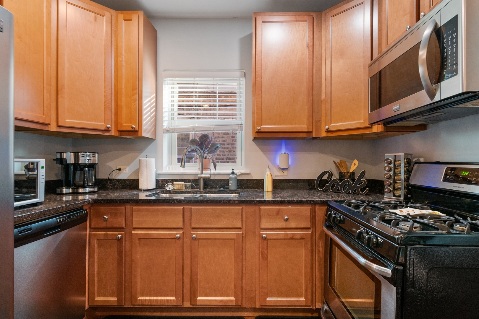 8040 S Harvard Avenue, Chicago, IL 60620