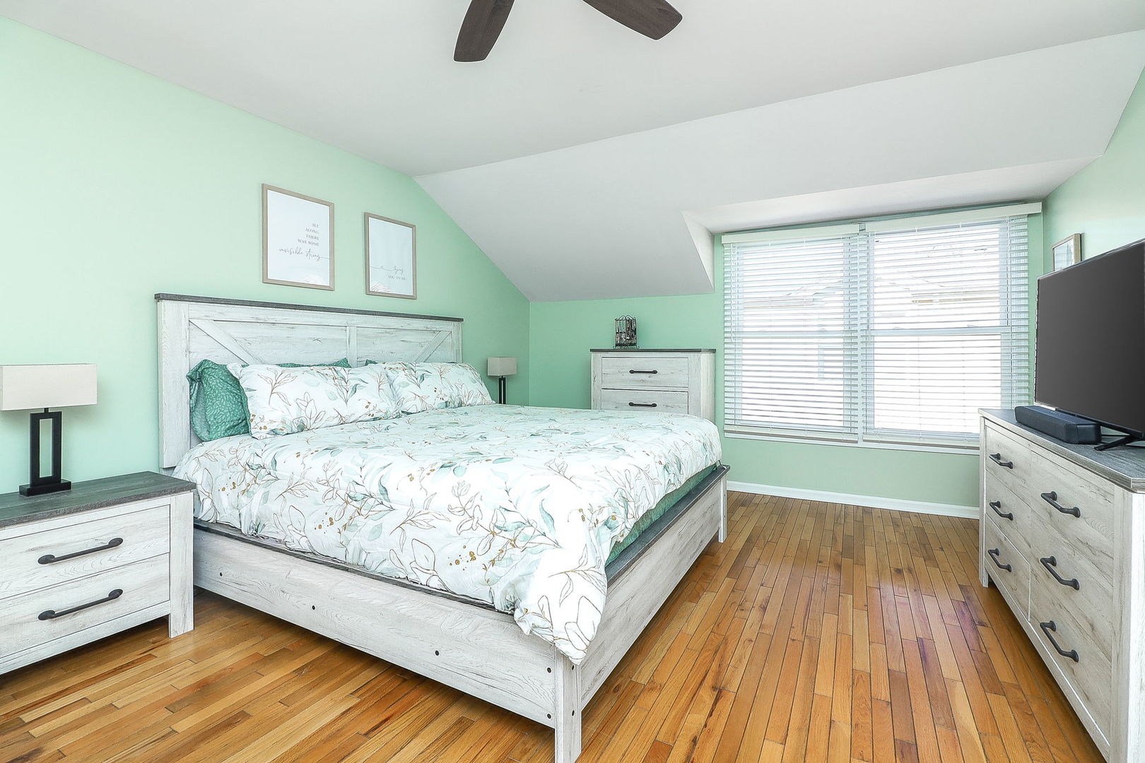 480 Village Green Road, Naperville, IL 60540