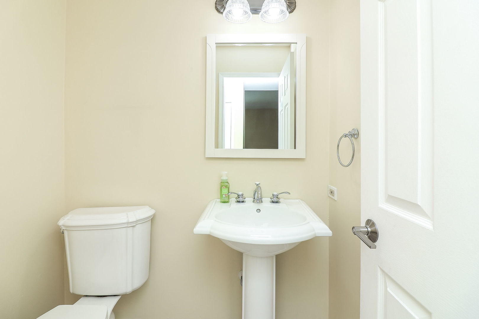 480 Village Green Road, Naperville, IL 60540