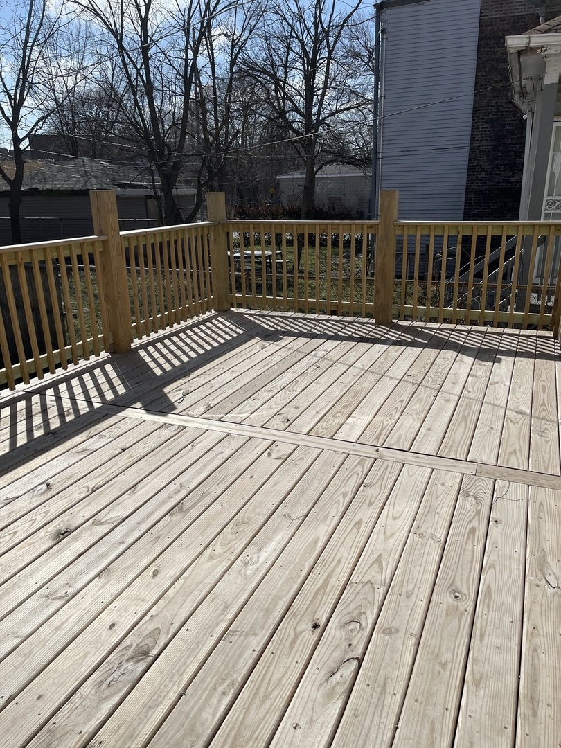 6553 S Eberhart Avenue, Chicago, IL 60637