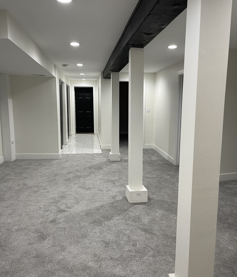 6553 S Eberhart Avenue, Chicago, IL 60637